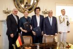 Pressemitteilung des BMFSF zur Zeichnung des Abkommens zur Gründung eines Deutsch-Griechischen Jugendwerkes sowie eine Erklärung der Präsidentin der VDGG.